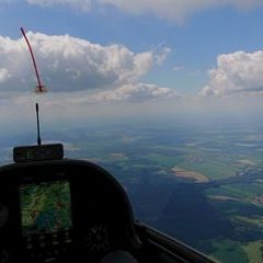 Flugwegposition um 13:05:27: Aufgenommen in der Nähe von Okres České Budějovice, Tschechien in 1734 Meter